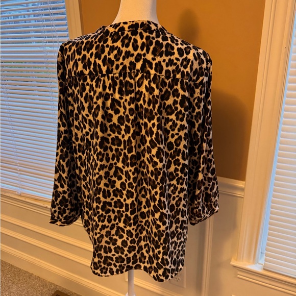Vince Camuto animal print blouse (size: M) - Picture 2 of 4